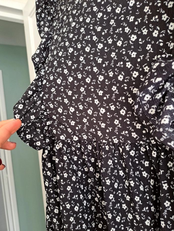 Robe noir fleurs blanches taille 40 - photo numéro 2