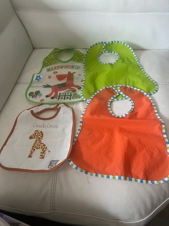 Lot de 4 bavoirs bébé plastique 