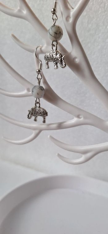 Boucles d'oreilles éléphant perle blanche