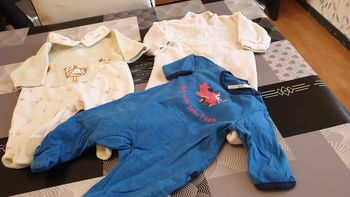 Lot de 3 pyjamas taille 1mois garçon très bonne état