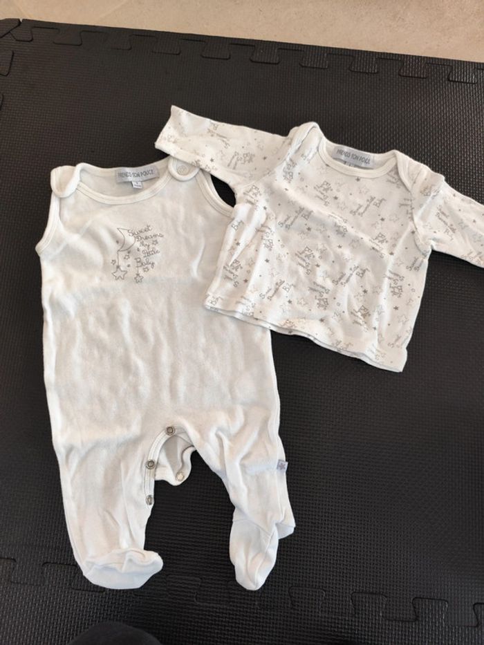 Ensemble salopette et tee-shirt