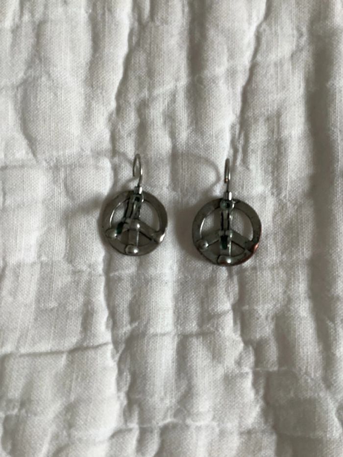 Boucles d’oreilles percées métal argenté et cabochons verre facettes noir - photo numéro 2