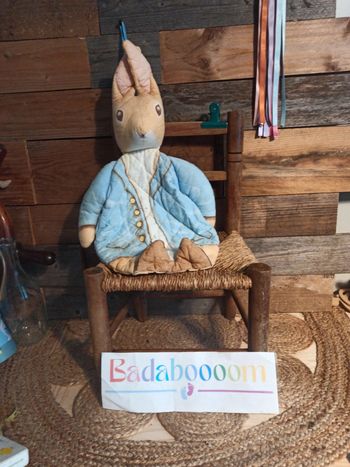 Peluche Pierre lapin peter rabbit range pyjama tbe