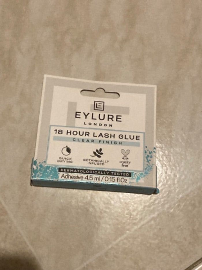 Colle pour faux cils