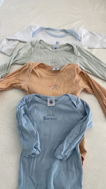 Lot de 4 bodys 12 mois