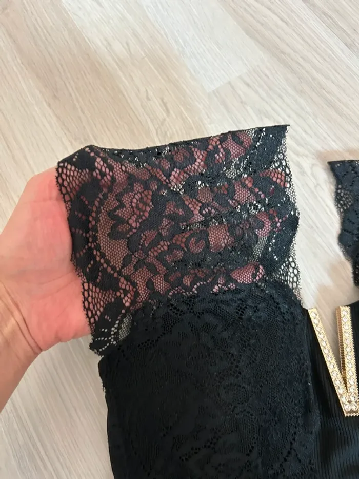 Top moulant dentelle - photo numéro 3