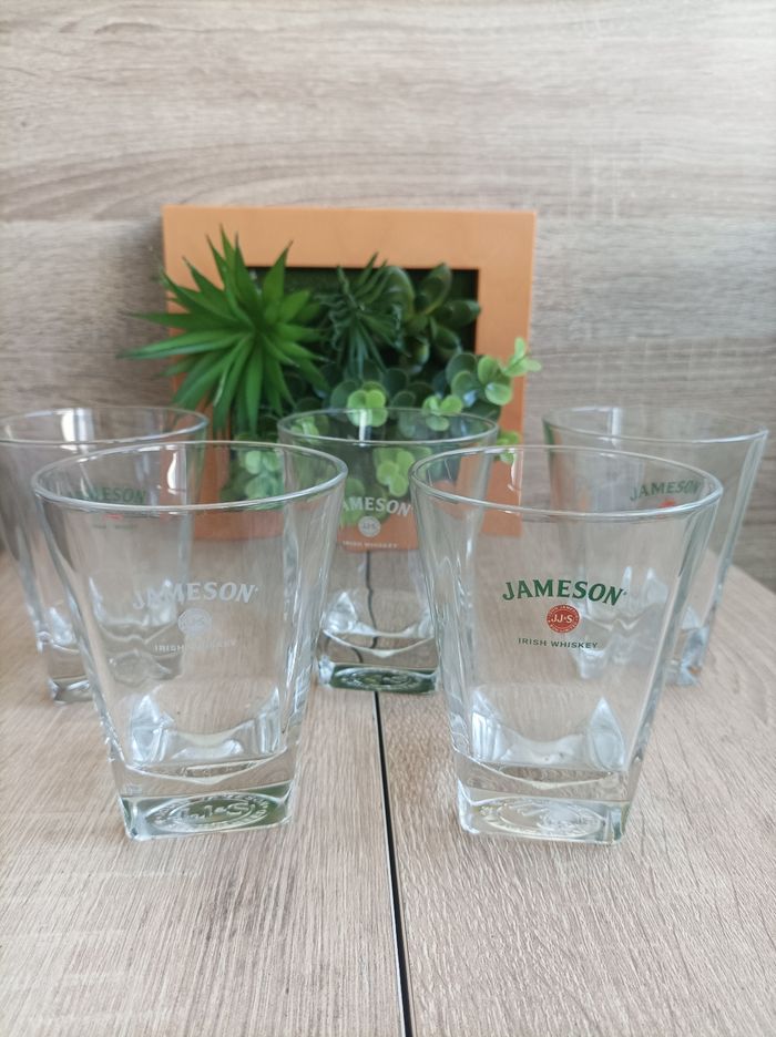 Lot 5 verres Jameson