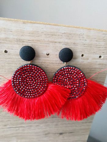 Boucles d'oreilles percées pompon