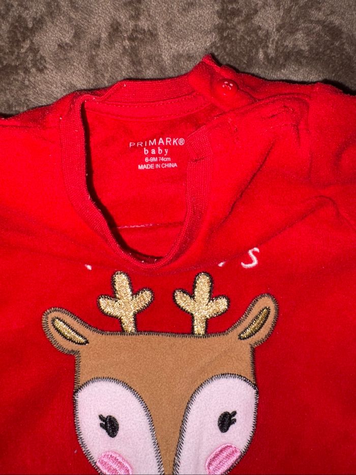 Lot de deux pyjamas de Noël pour jumeaux taille 6/9 mois primark en très bon état - photo numéro 4
