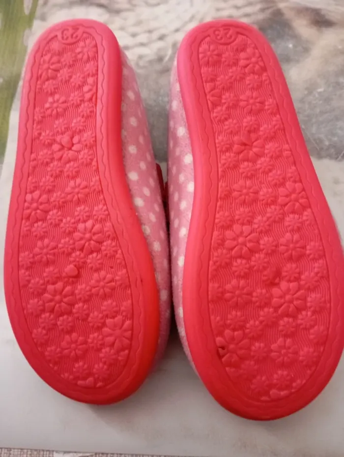 Chaussons Minnie pointure 23 - photo numéro 3