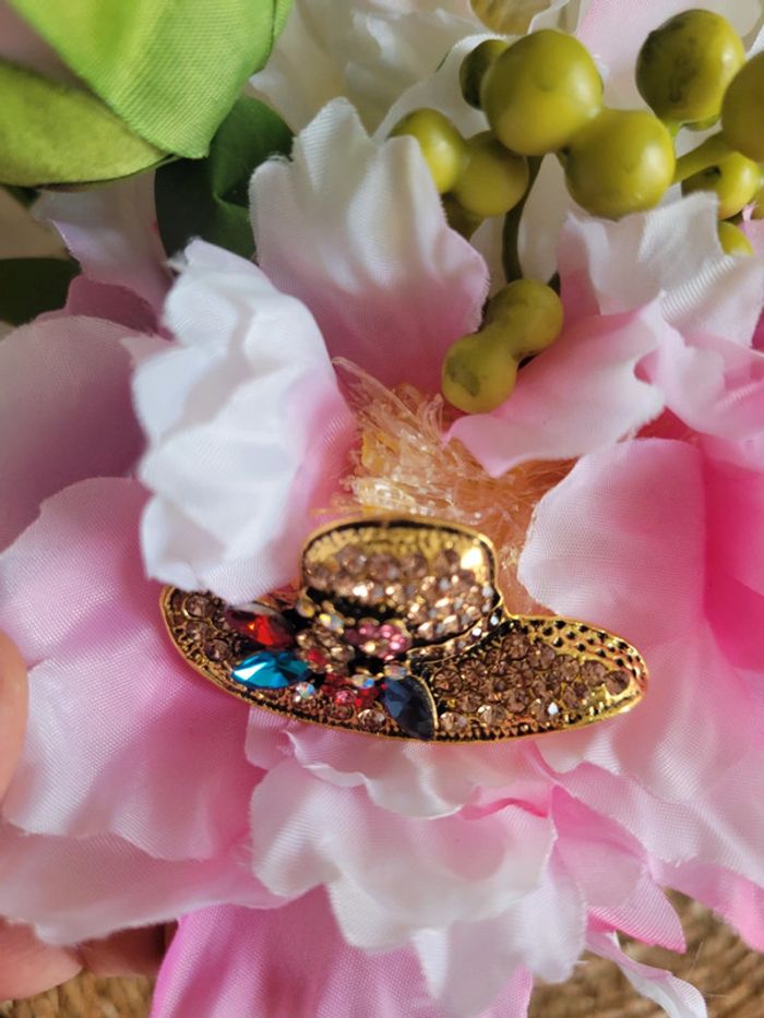 Broche chapeau aux fleurs 🌸 - photo numéro 2
