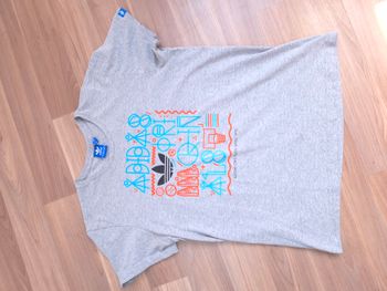 T-shirt Adidas Originals gris imprimé graphique taille M