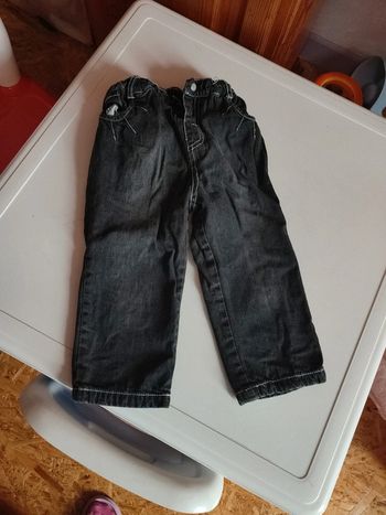 Jean noir taille 2 ans