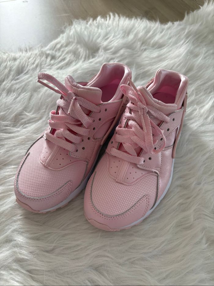 Nike Huarache neuve pointure 36
