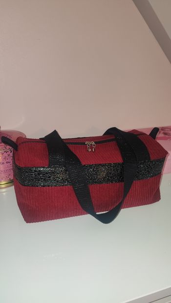 Trousse de toilette en velours bordeaux fait main 