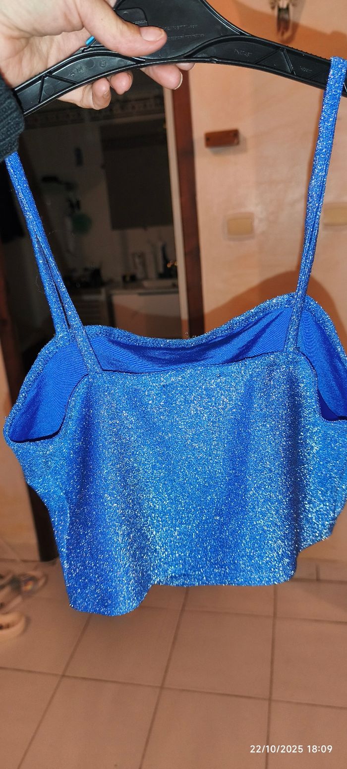 Top bleu paillettes - photo numéro 2