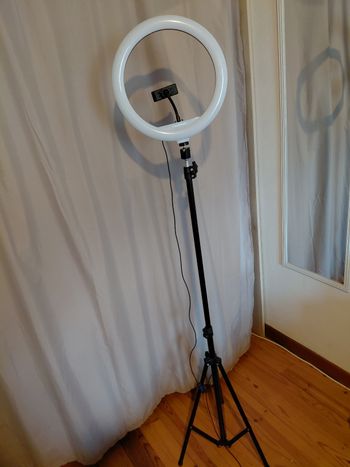 Anneau LED réglable jusqu'à 126 cms