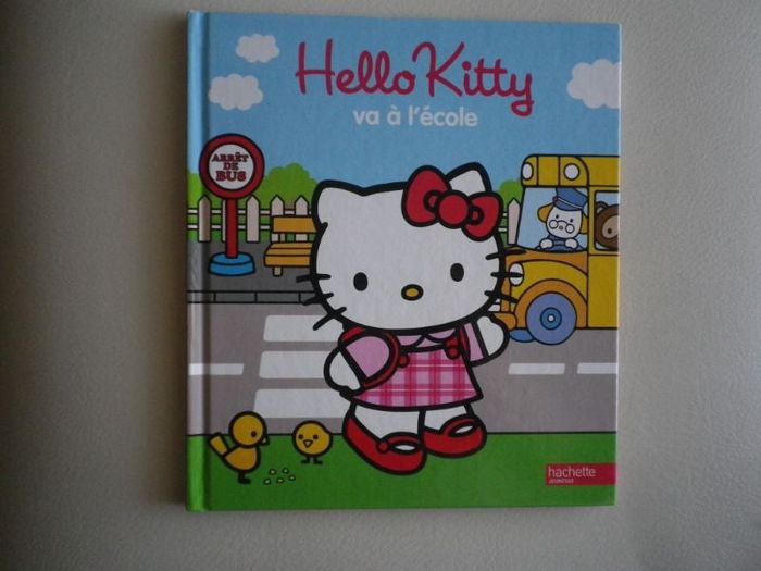 HELLO KITTY VA A L'ECOLE