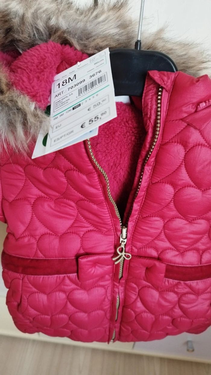 Blouson rouge détail noeud et coeur avec fourrure et capuche détachable  neuf 18 mois bebe fille - photo numéro 2