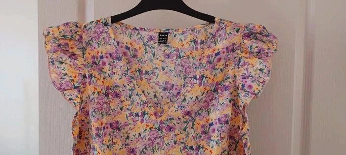 Robe/tunique femme fleurie SHEIN, à volants, taille M, neuve jamais portée. - photo numéro 3