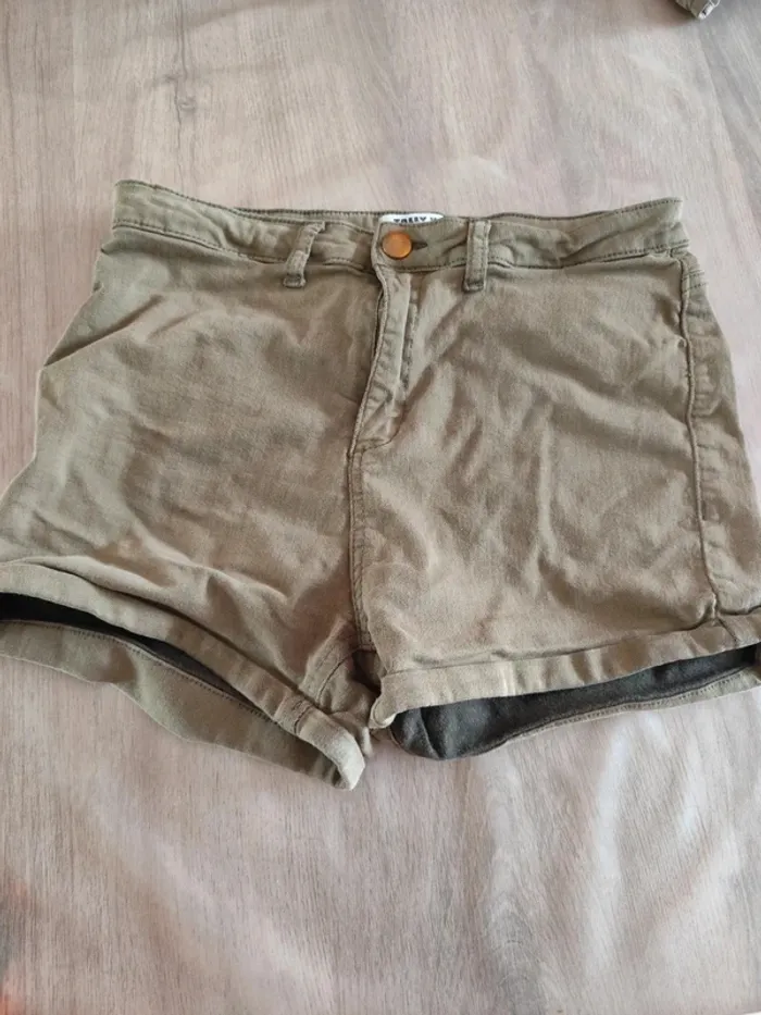 Mini short vert kaki