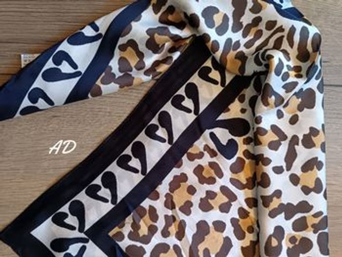 Foulard léopard effet s9