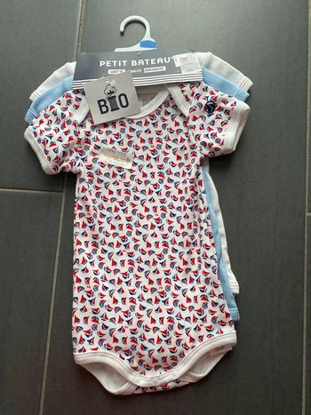 Lot de 3 bodies petit bateau 3 mois