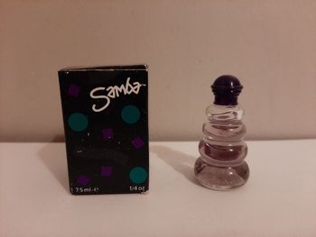 Miniature de parfum.  Samba