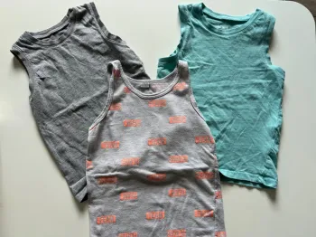 Lot maillots de corps sans manches