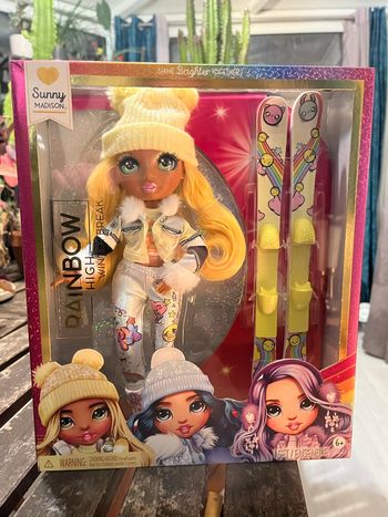 Rainbow high winter break jaune neuf scellé