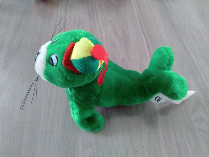 Phoque peluche neuve verte