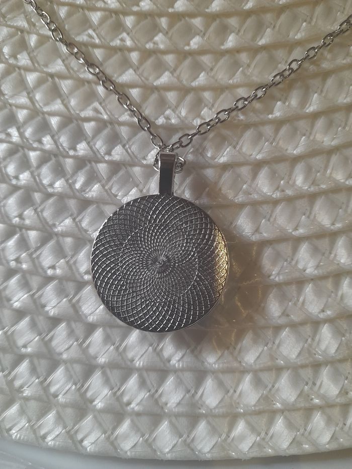 Chaîne avec pendentif yin yang - photo numéro 3