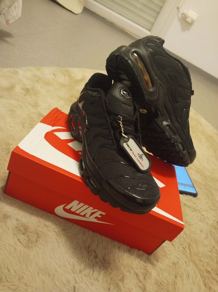 Nike TN taille 40 couleur noir pour garçon avec boîte d'origine - photo numéro 4