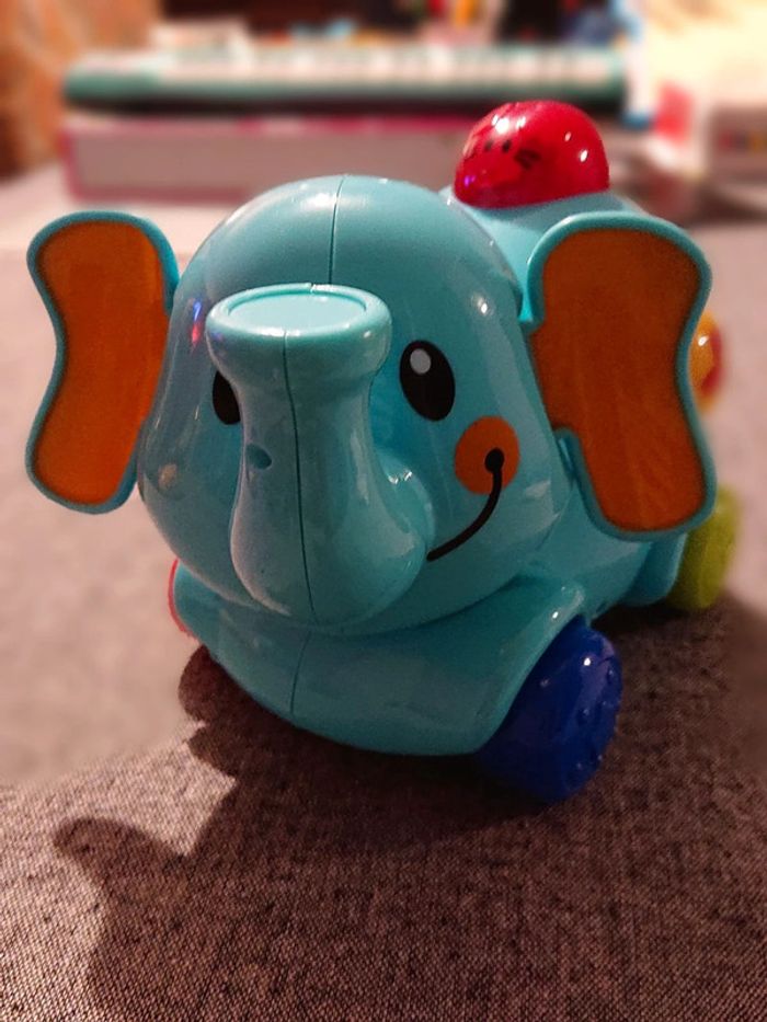 Petit éléphant avec souris, télécommandé pour les touts petits - photo numéro 3