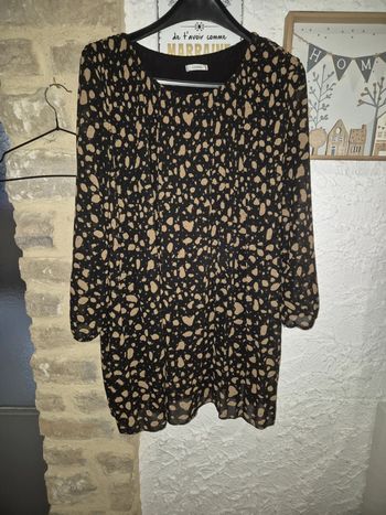 Très joli blouse longue ou robe plissée motif léopard Senes taille 46