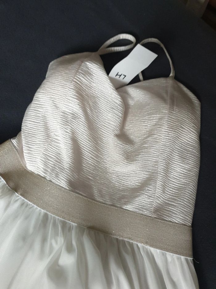 Neuve robe pour occasion beige et doré marque La Halle taille 16 ans - photo numéro 3