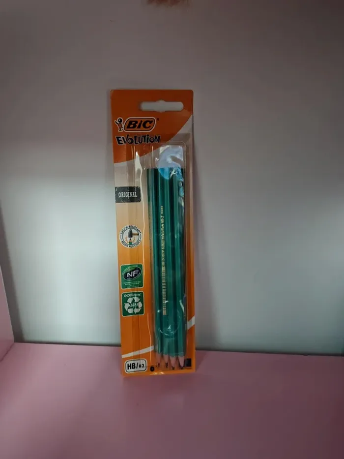 Boite de 4 crayons graphite crayon a papier crayon gris original évolution hb bic résistant choc nf