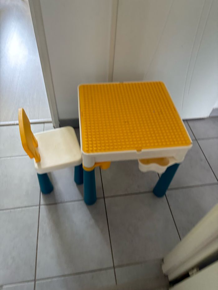 Table lego avec chaise
