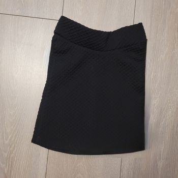 Jupe extensible noir, effet gaufré. Fille 6 ans. Marque Naf Naf