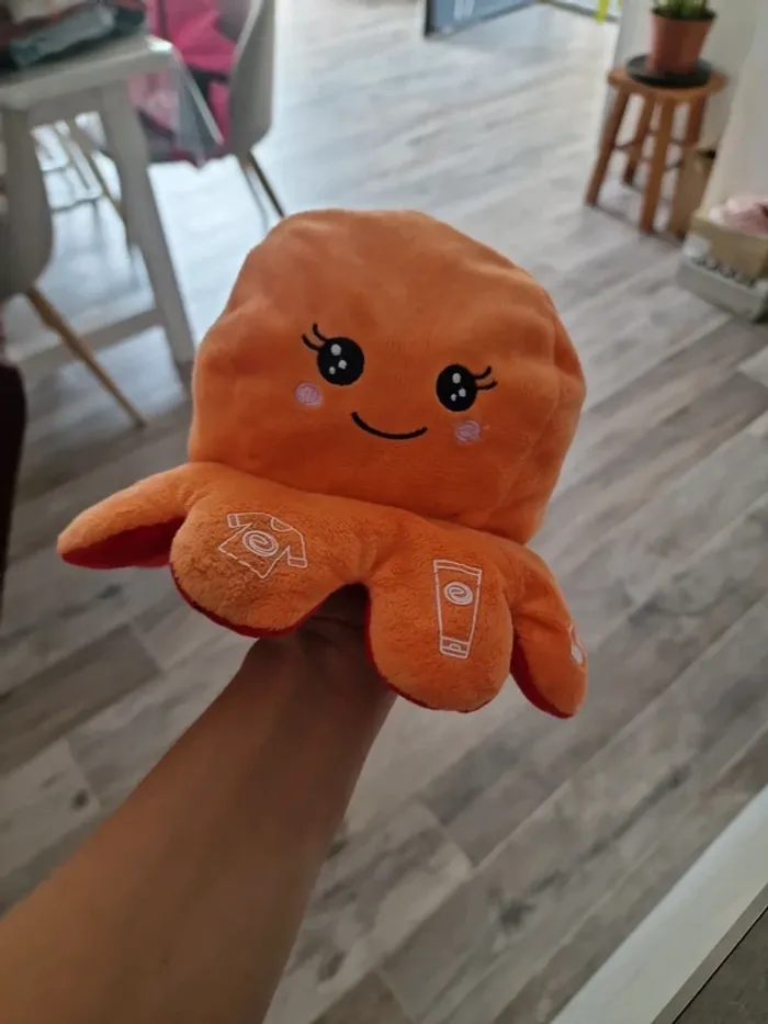 Peluche pieuvre sourire et colère