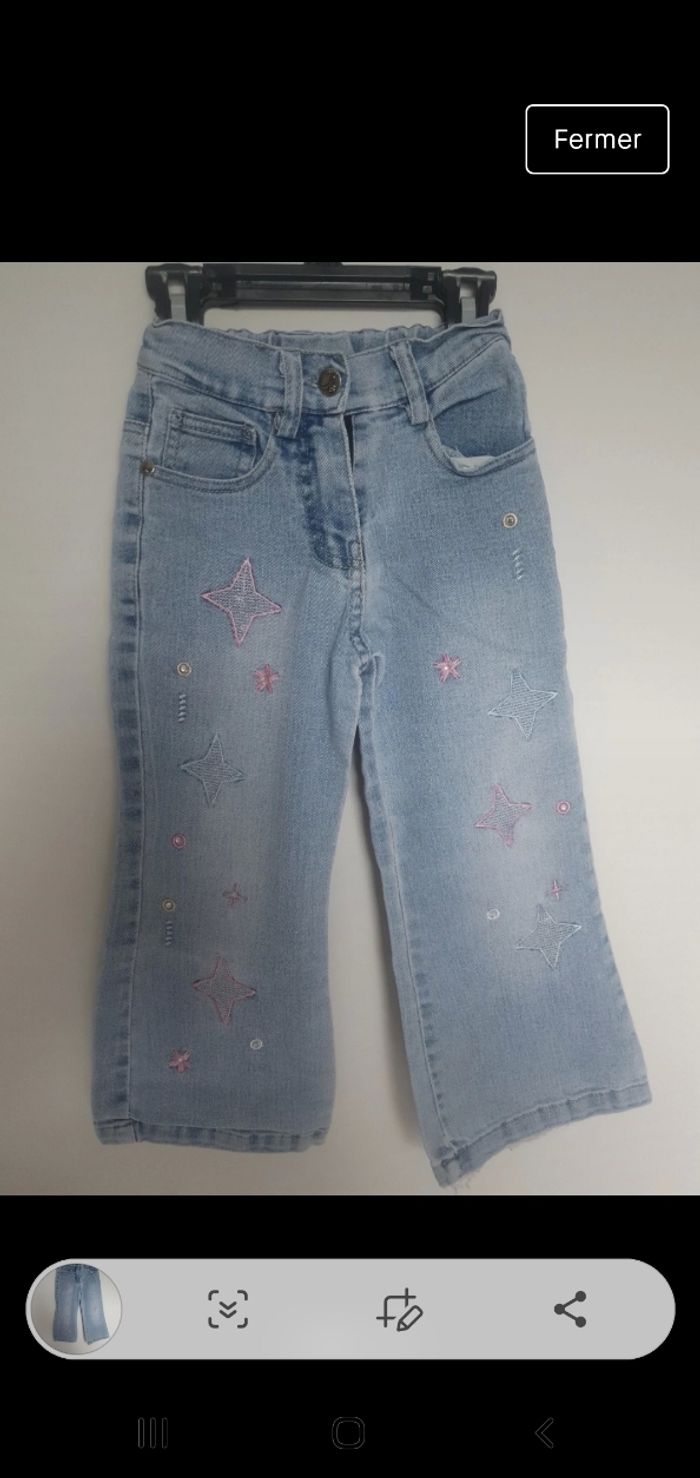 Jeans bleu clair bootcut broderie sur jambe. 2 ans - photo numéro 2