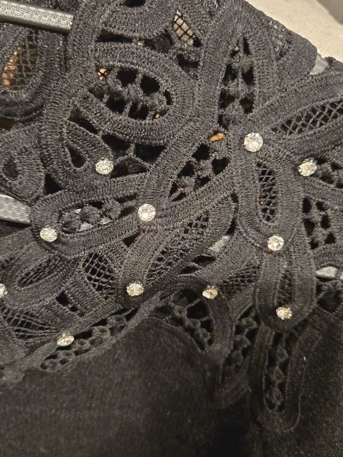 Pull noir avec découpe à strass T. S/M>42/44 Love Look neuf - photo numéro 7