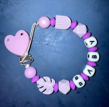 Attache tétine / sucette en silicone mauve