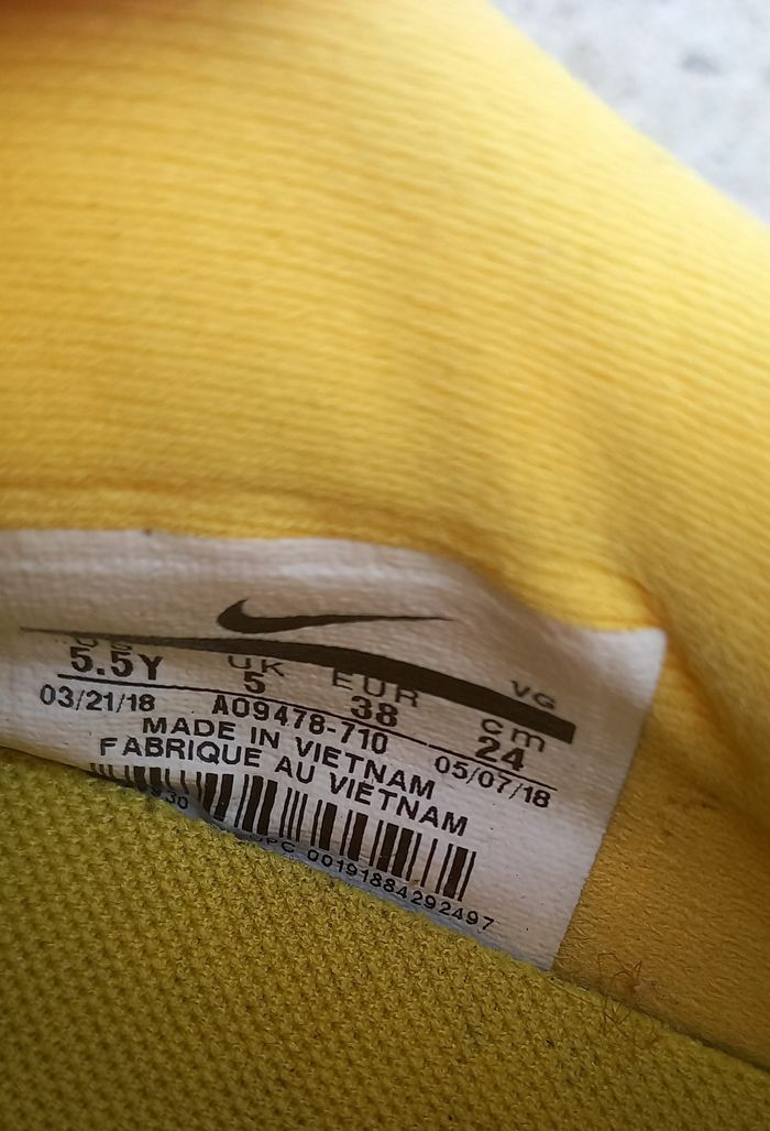 Chaussures foot en salle Nike taille 38 - photo numéro 4