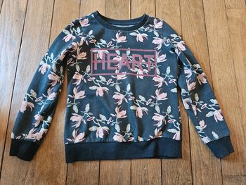 Pull fleurs écriture paillettes