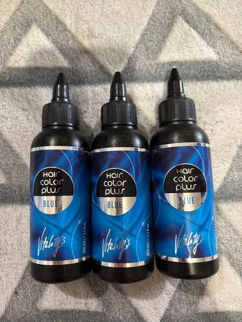 Vitality’s hair color bleue