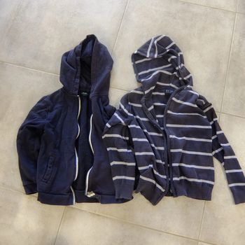 Lot 2 gilets 8 ans