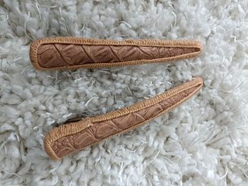 2 barrettes à cheveux beiges d'environ 12 cm de longueur