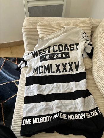 Tee shirt avec écriture