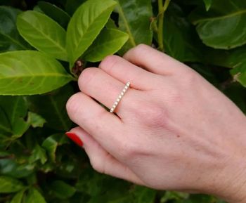 Bague fine fil carré plaqué or et oxydes de zirconium Taille 54